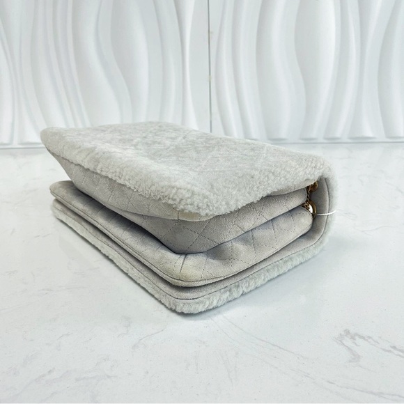 CHANEL Shearling CC Chain Flap Bag Grey Gold Hardware - Picture 15 of 16